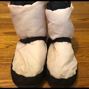 Light pink ballet slip on Bloch booties
